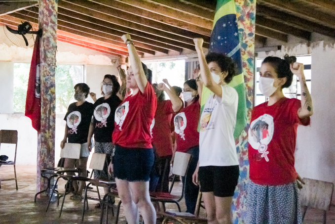Mujeres brasileñas tomaron hacienda Botofago en rechazo a reforma agraria