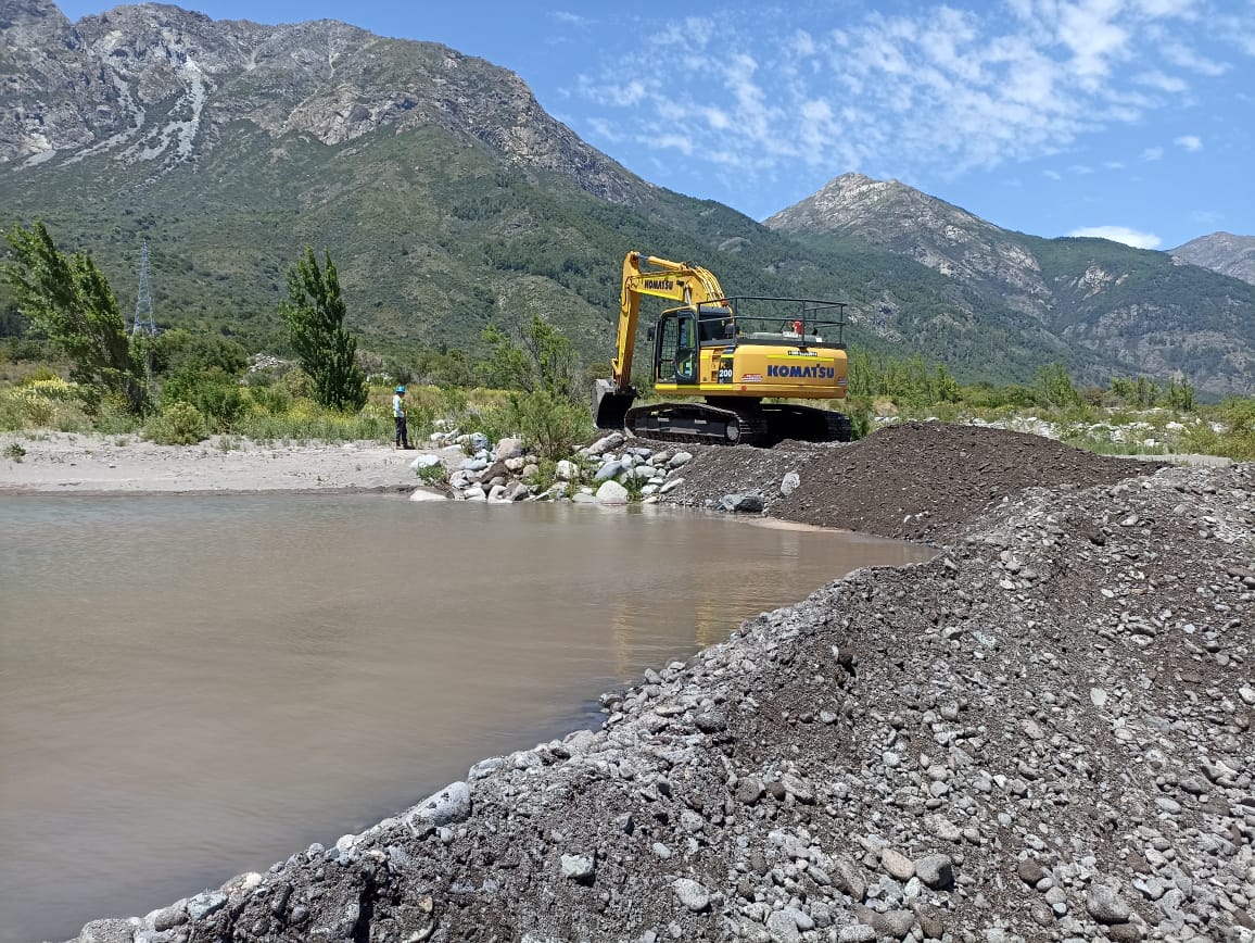 Vecinos denuncian que empresas de riego intervinieron y secaron el lecho del Río Maule