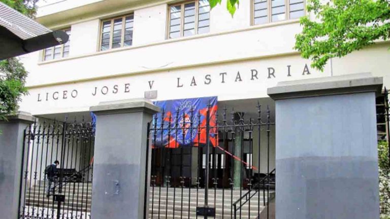 Municipalidad de Providencia denunciará a la Fiscalía a estudiantes del Liceo Lastarria por filtración de fotos íntimas y amenazas de violación
