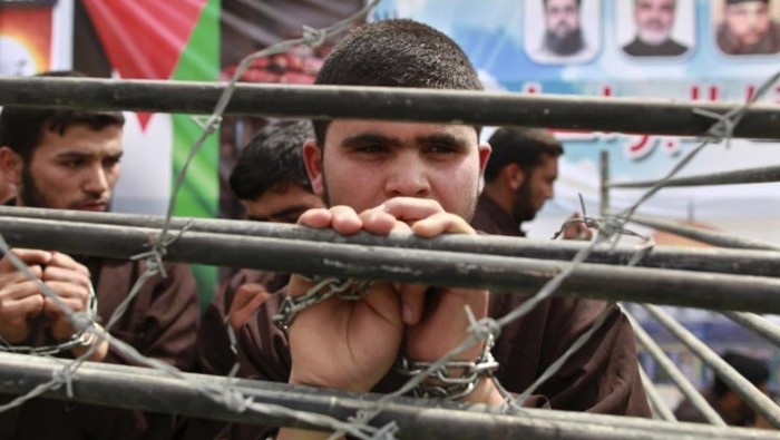 Nuevas medidas israelíes contra presos palestinos podría propiciar una huelga de hambre indefinida