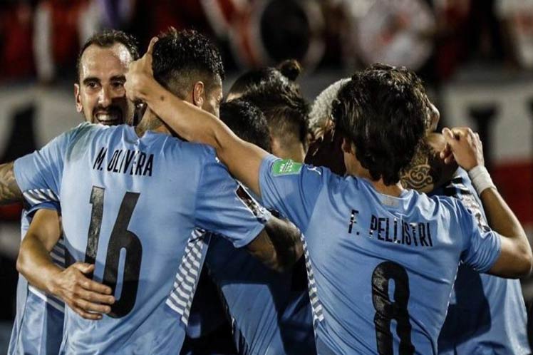 Uruguay vence a Perú y clasifica a la Copa Mundial de Fútbol