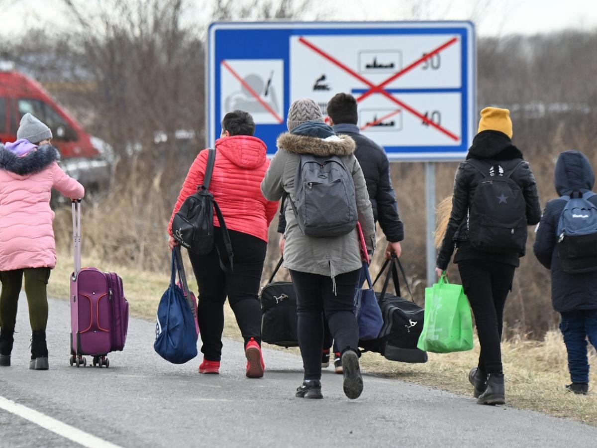 ONU avizora crisis de refugiados por las 677 mil personas que han huido de Ucrania