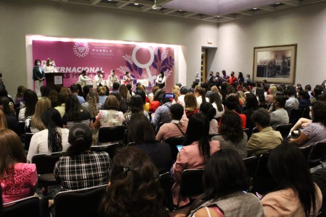 Funcionarias comparten sus experiencias al defender sus puestos de liderazgo
