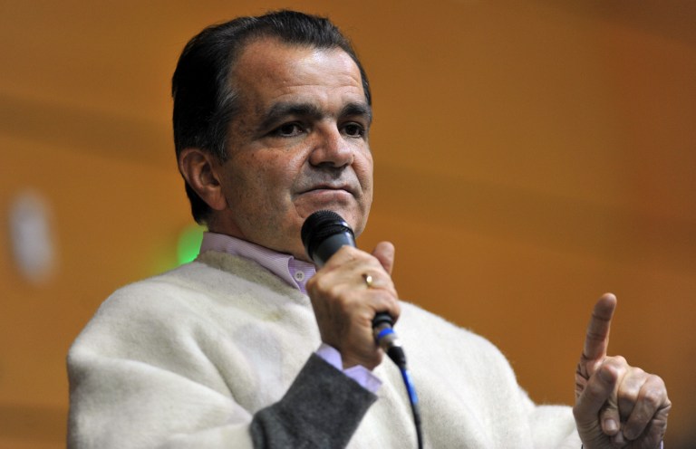 Colombia: Zuluaga renuncia a carrera presidencial para apoyar a «Fico» Gutiérrez