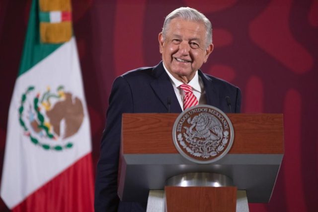 Llama AMLO a priistas para que se rebelen y aprueben reforma eléctrica
