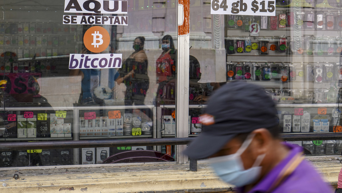 Bitcoin is on its way down in El Salvador: Why did Bukele stop the issuance of cryptoactive bonds?