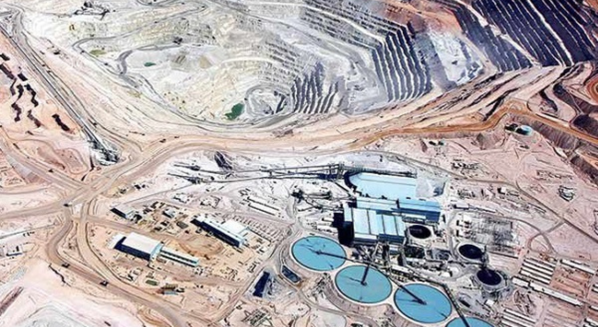 Minera Escondida es multada con $6.600 millones por daño ambiental irreparable en Salar de Atacama