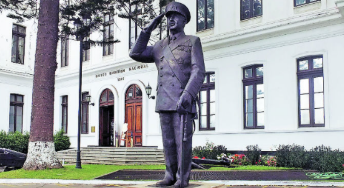 Corte Suprema admitió recurso de hijo de asesinado edecán naval de Allende contra estatua de Merino en Valparaíso