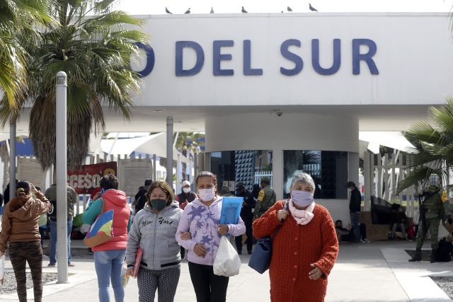 Establecidos acusan omisión de Comuna ante problemas con ambulantes en Hospital del Sur