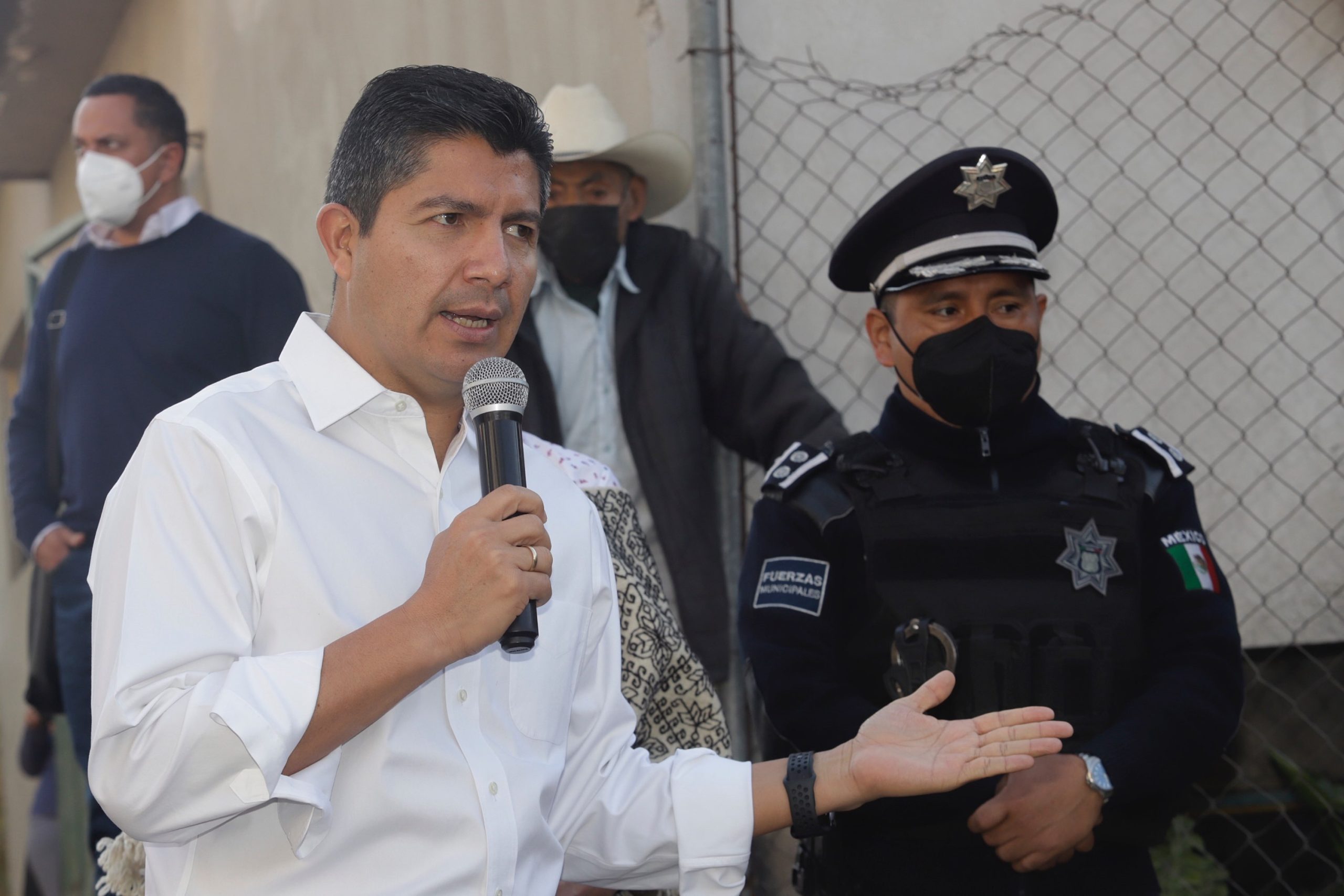 Eduardo Rivera pospone concesión de paraderos en la capital