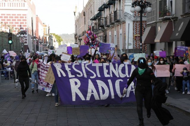 Mujeres marchan para exigir freno a la violencia de género en Puebla