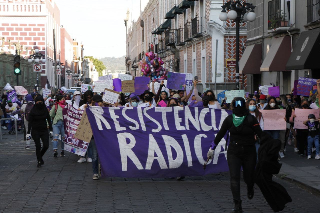 Mujeres marchan para exigir freno a la violencia de género en Puebla