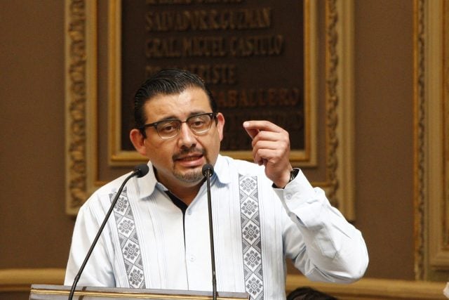 Respalda Eduardo Alcántara concesión de paraderos del Ayuntamiento de Puebla