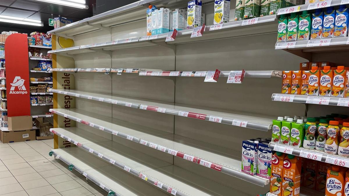 «Excepcional y temporal»: España permitirá a  supermercados limitar cantidad de productos a la venta
