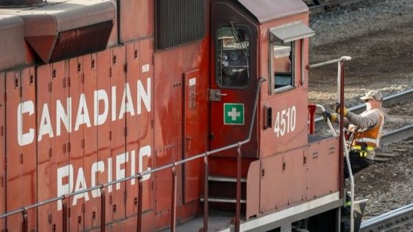 En todo el país: Trabajadores ferrocarrileros comienzan huelga en Canadá