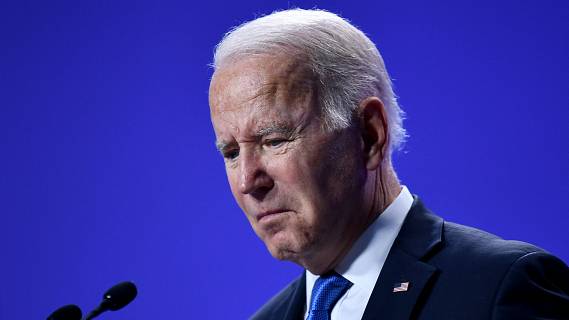 Popularidad de Biden cae a su punto más bajo mientras crece descontento por alza de la inflación