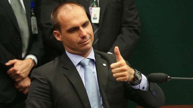 Indignación en Brasil: hijo de Bolsonaro se burla de las torturas que sufrió una periodista en la dictadura