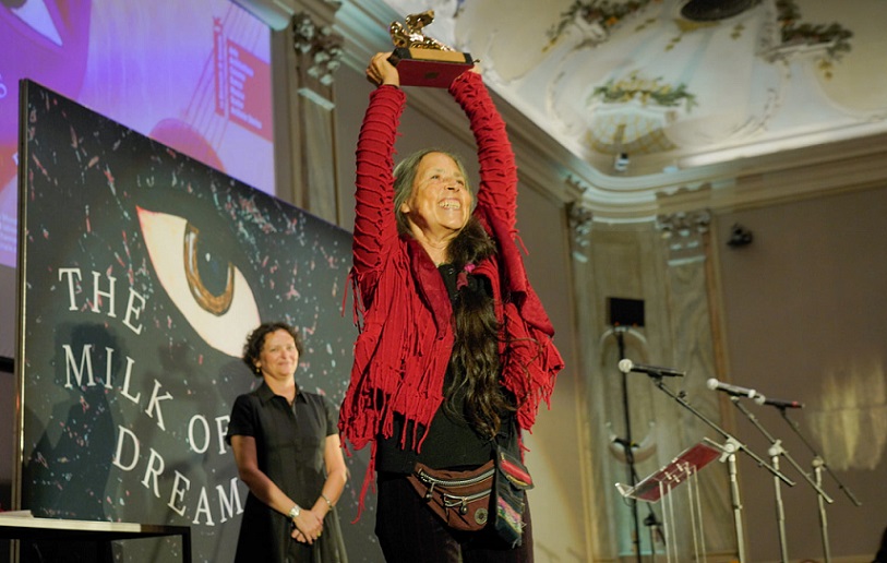 Cecilia Vicuña: “Este premio no es solamente para mí, sino para el mundo indígena y mestizo de América del que vengo”