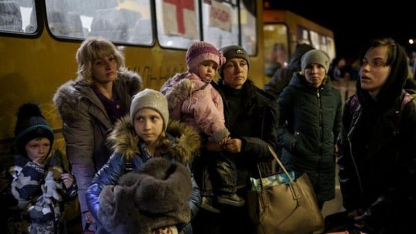 Ucrania reabre los corredores humanitarios en el este del país