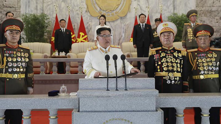 Kim Jong-un advierte que sus fuerzas nucleares serán usadas ante cualquier intento de usurpación