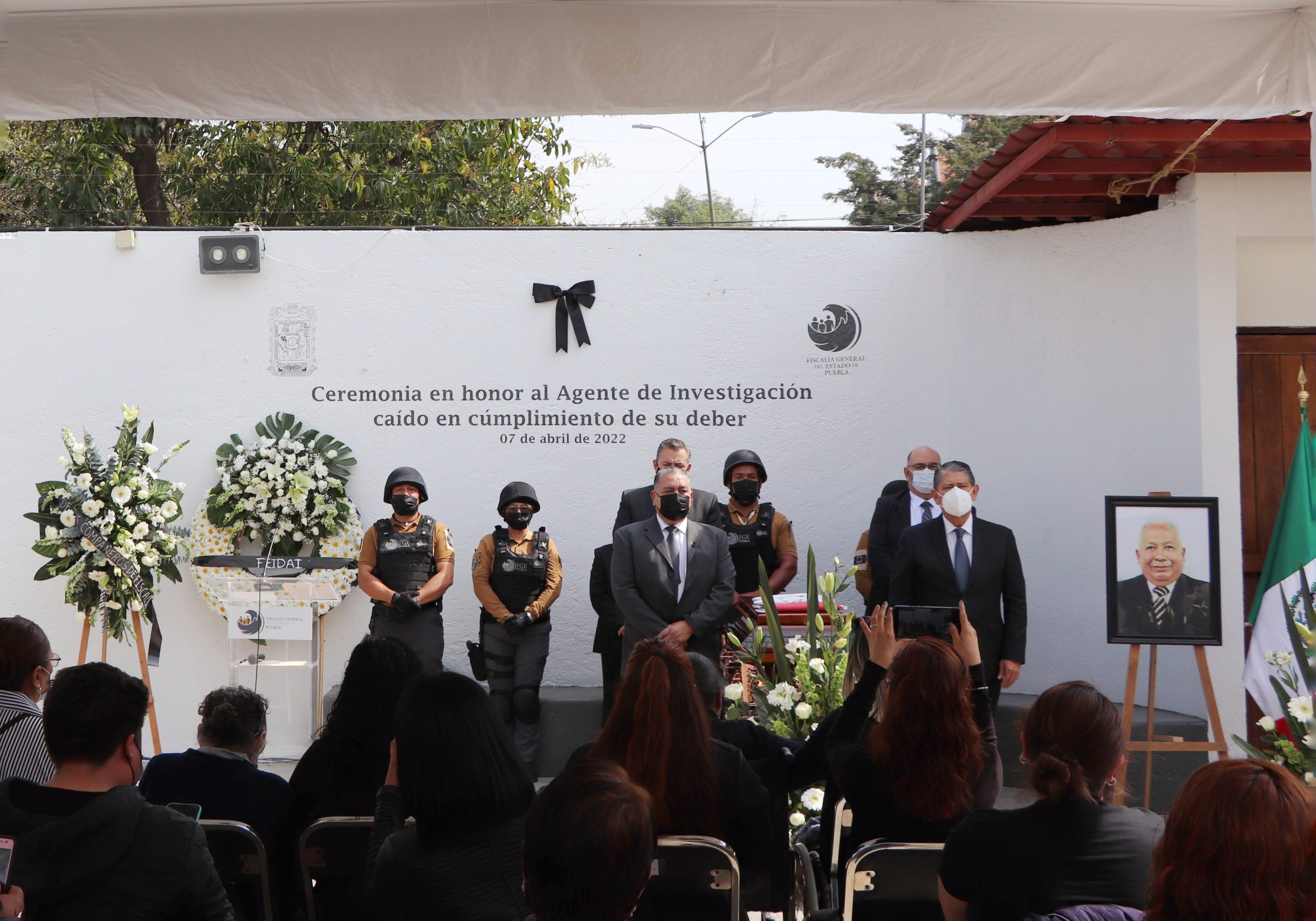 Rinde FGE homenaje a agente investigador fallecido en Tlalancaleca