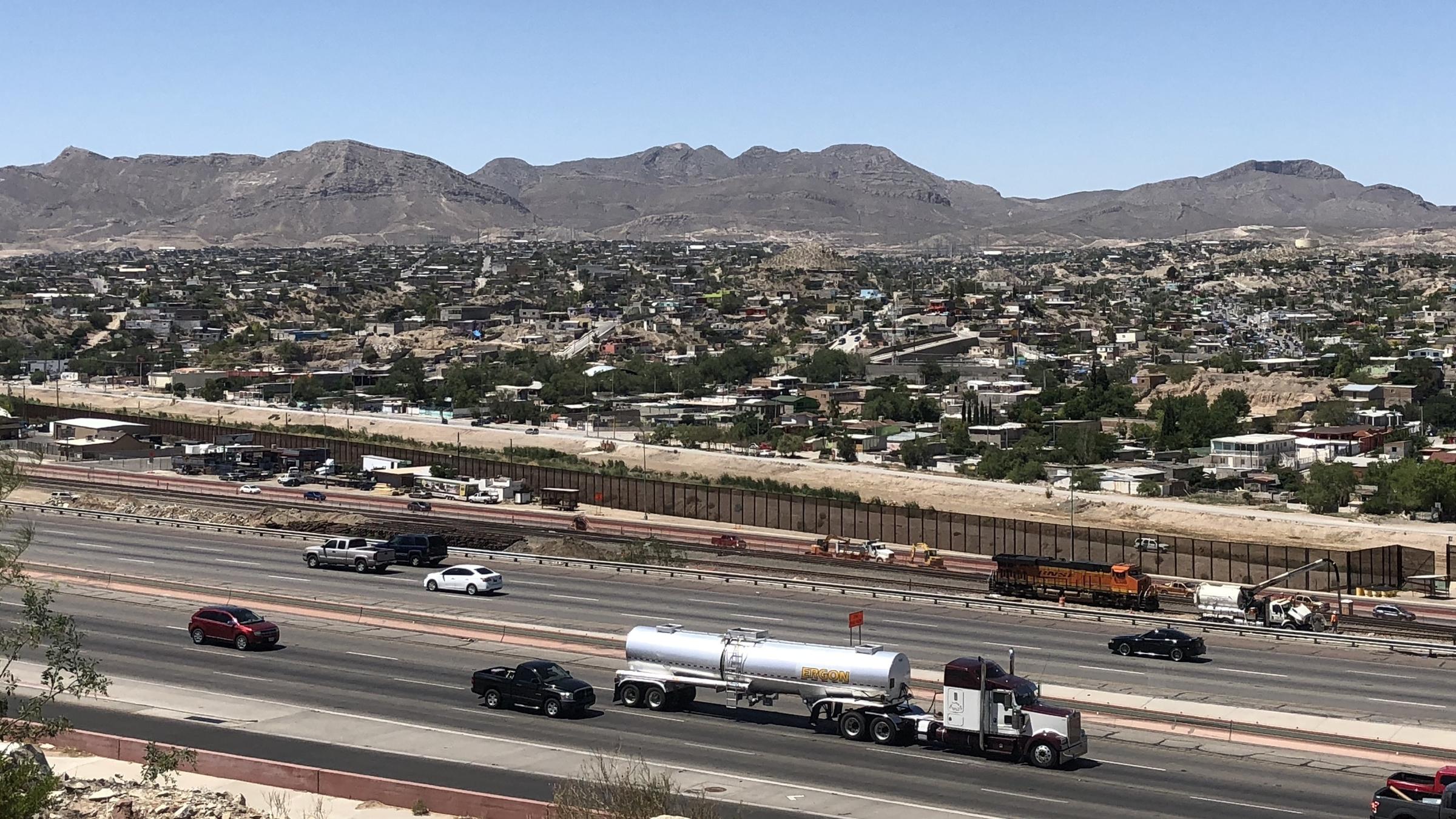 Arrestan a estadounidenses por disparar contra migrantes en frontera