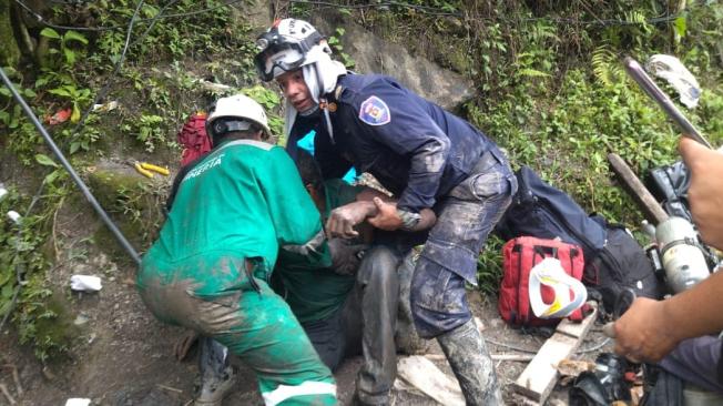 Explosión en minera ilegal de Colombia deja un muerto y tres intoxicados