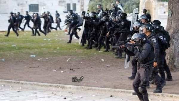 Ataque israelí en la mezquita de Al-Aqsa deja al menos 42 heridos