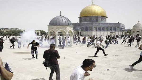 Decenas de heridos en una nueva represión en la mezquita Al-Aqsa