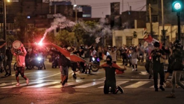 Autoridades de Perú reportan 11 heridos durante manifestaciones en Lima