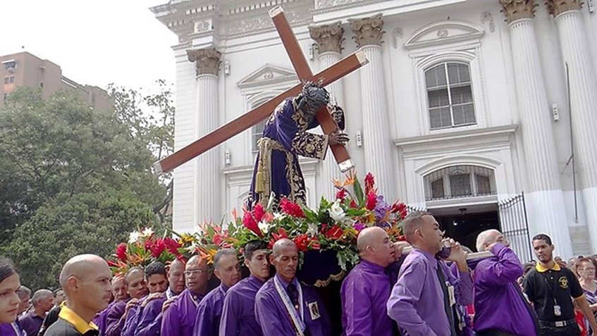 Procesiones del Nazareno recorren calles de ciudades venezolanas durante la Semana Santa