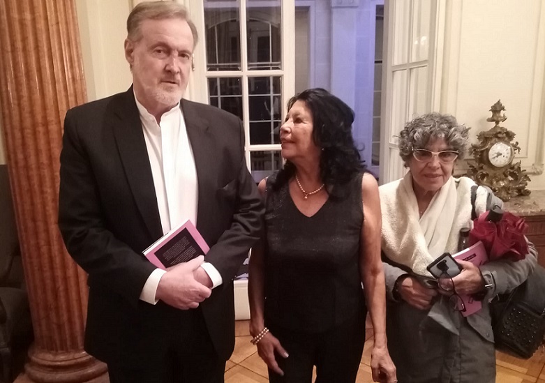 Una novela sin fronteras: “Las leyes del olvido” de Isabel Hernández fue presentado en la embajada de Argentina en Chile
