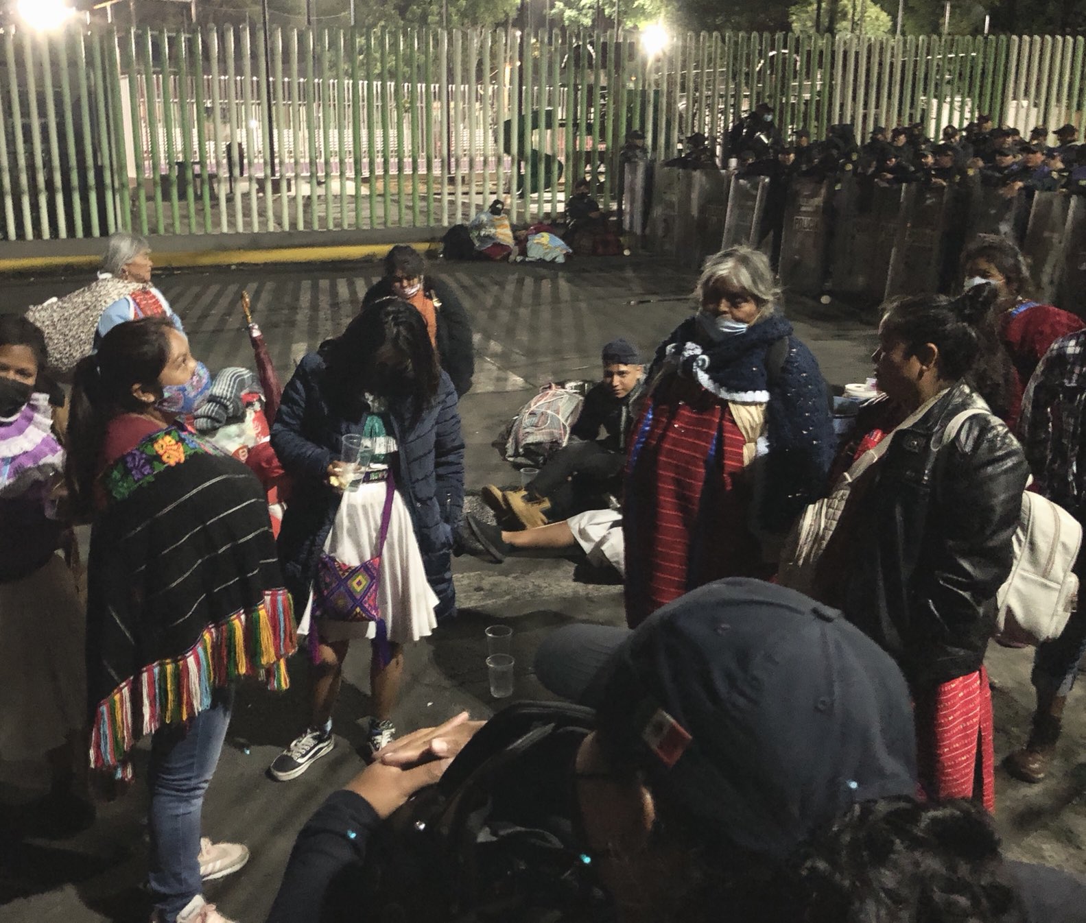 Familias triquis de Oaxaca denuncian que el albergue está lleno de basura