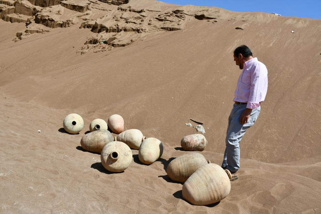 Académico explica valioso hallazgo arqueológico de 10 vasijas del siglo XVII intactas en el desierto de Atacama