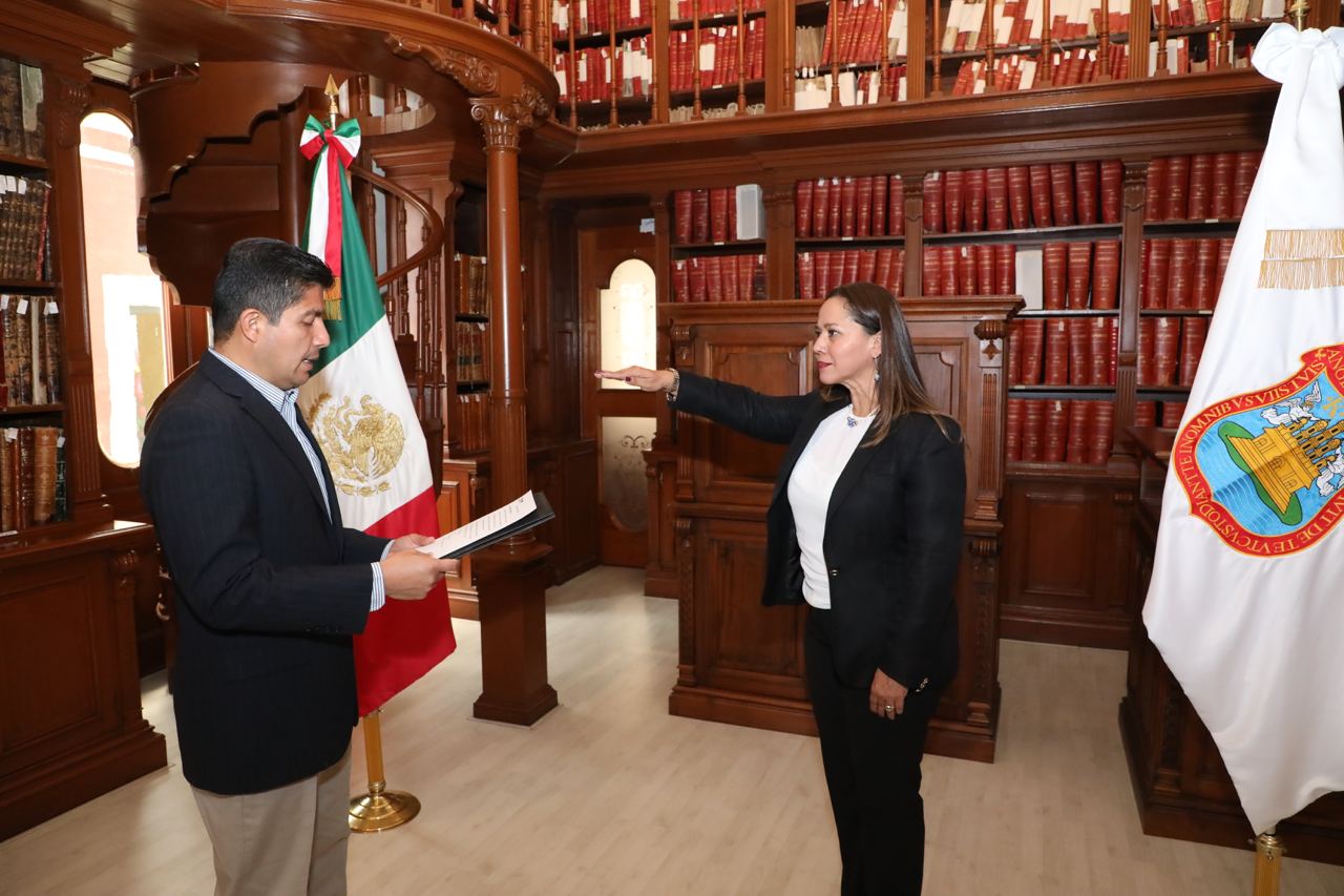 Sale Francisco Ramírez del DIF municipal; llega Carolina Morales