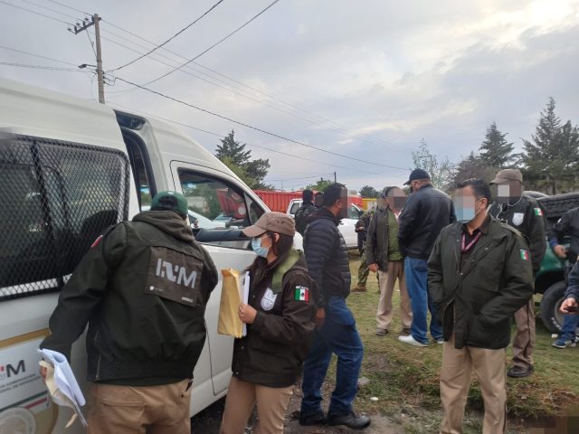 Localiza INM a 379 migrantes en un inmueble en Acajete