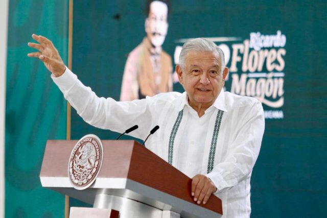 AMLO, desde Isla Mujeres, rechaza destape de Adán Augusto