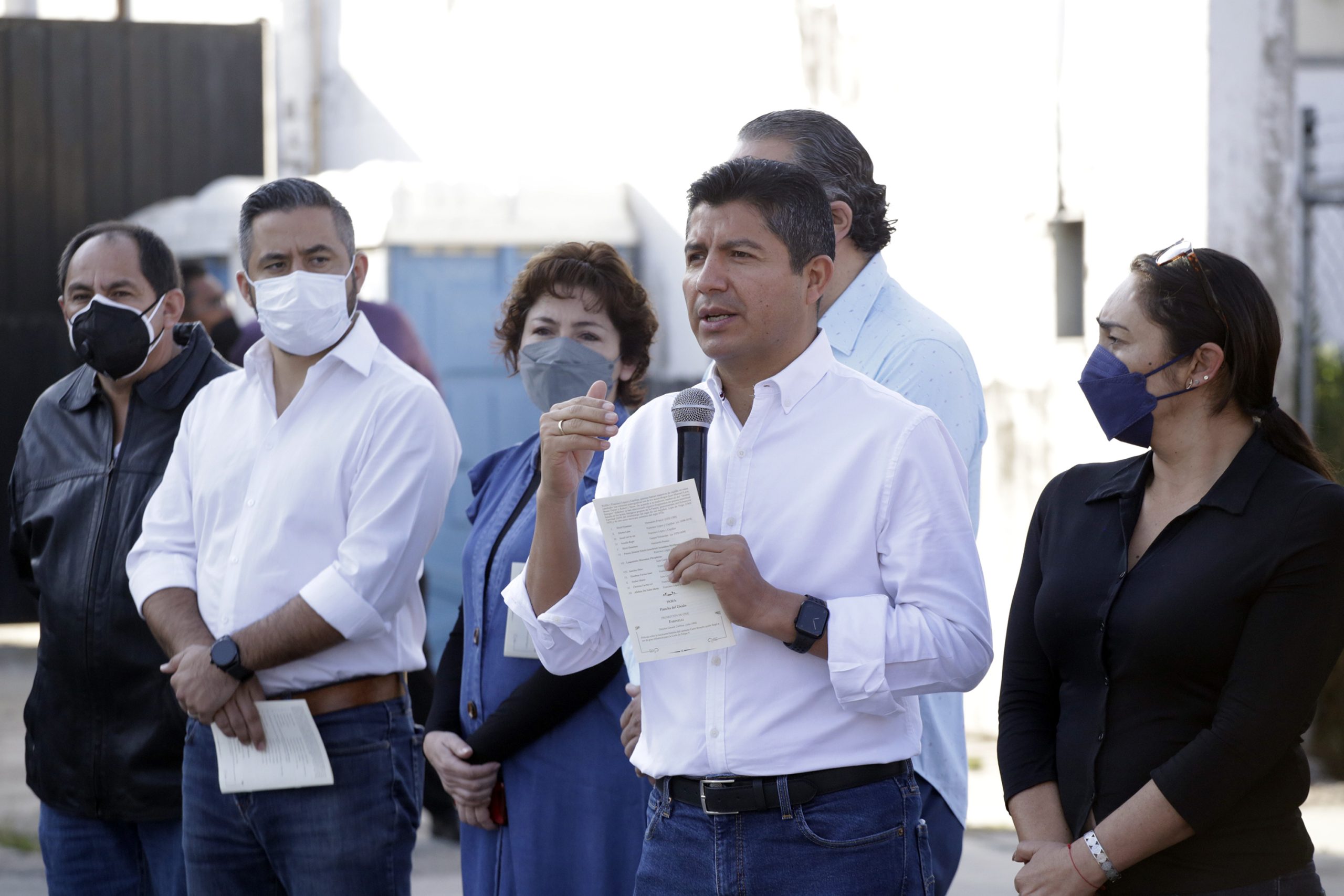 Reconoce Eduardo Rivera rezago para realizar obras en San Pablo Xochimehuacan