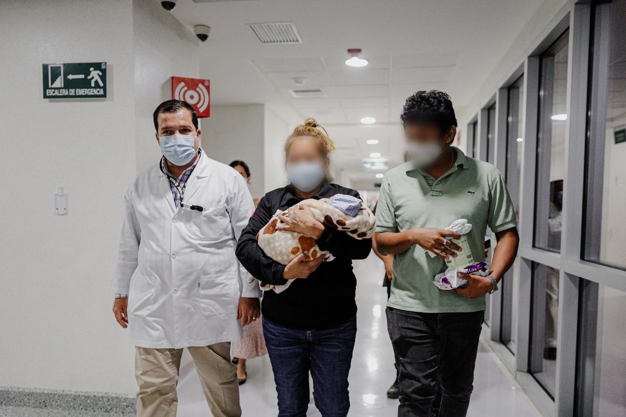 Bebé regresa sano y salvo con sus padres tras ser sustraído en hospital de Tapachula