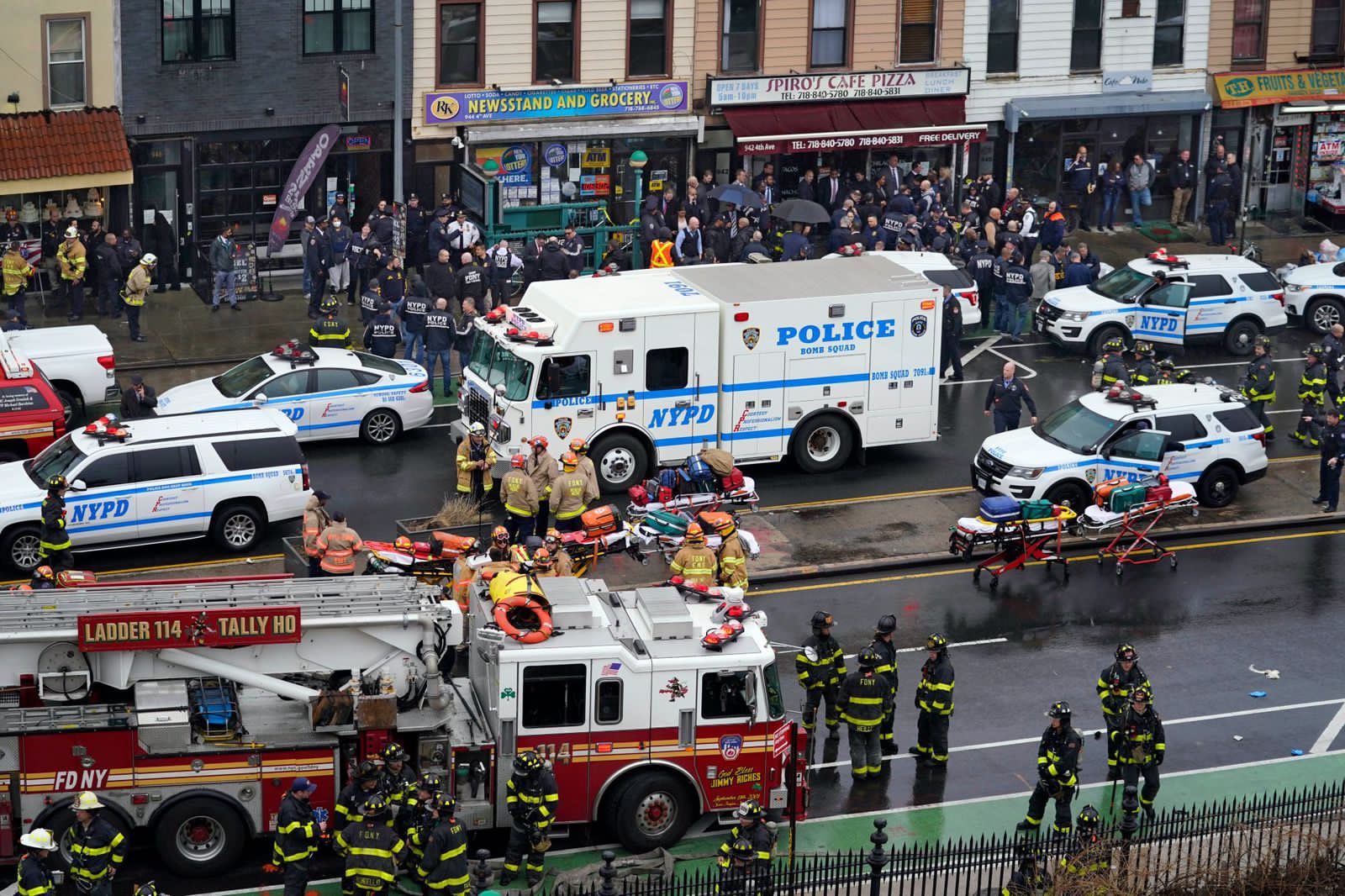 Tiroteo en metro de Brooklyn, Nueva York, asciende a 13 heridos