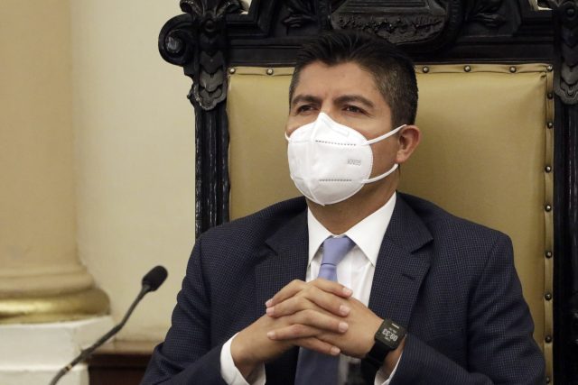 ¡Tic-tac!, se acaba el tiempo de Eduardo Rivera para licitación de parquímetros