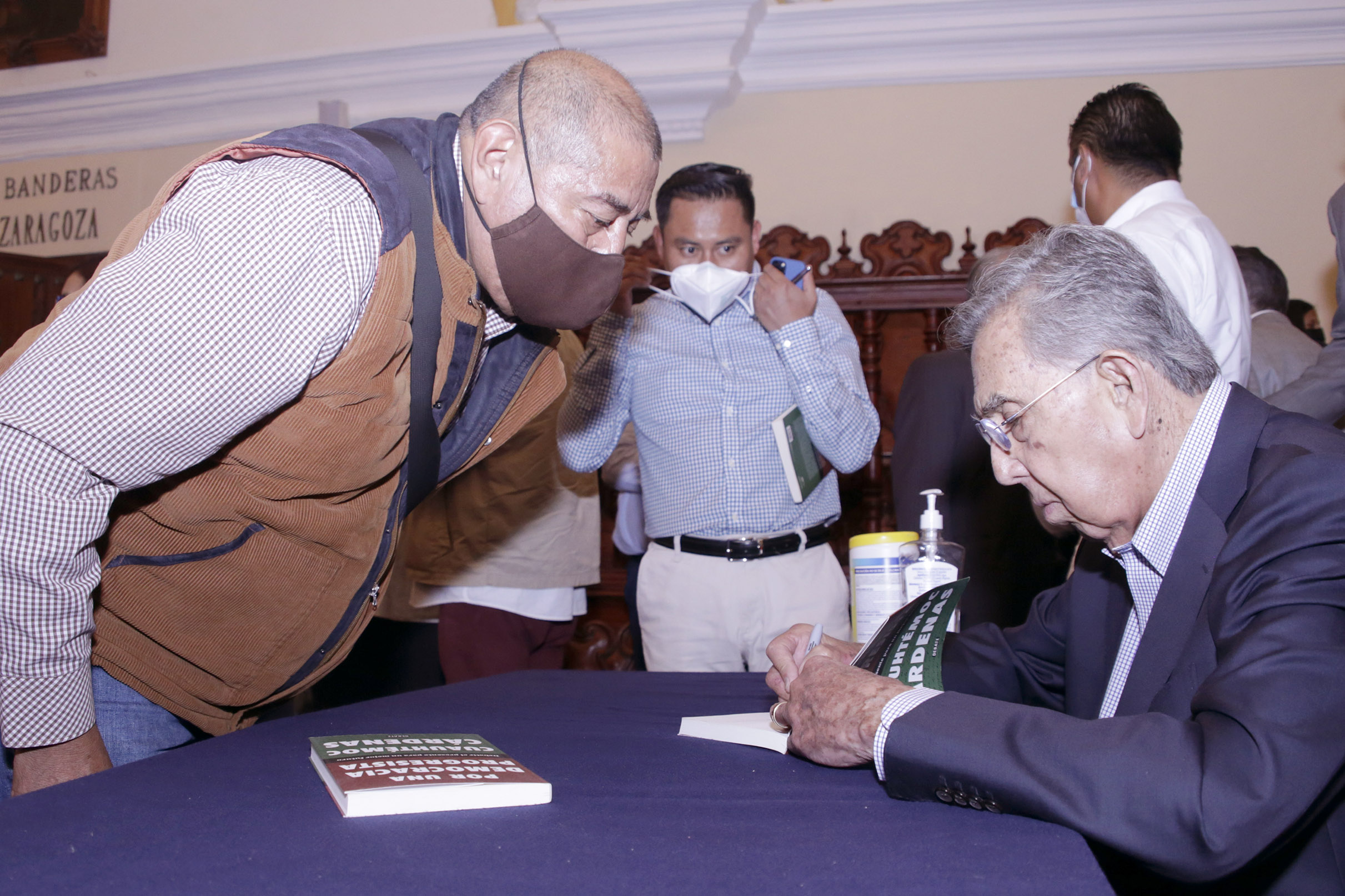 Sin temas políticos, en reunión de Barbosa y Cuauhtémoc Cárdenas