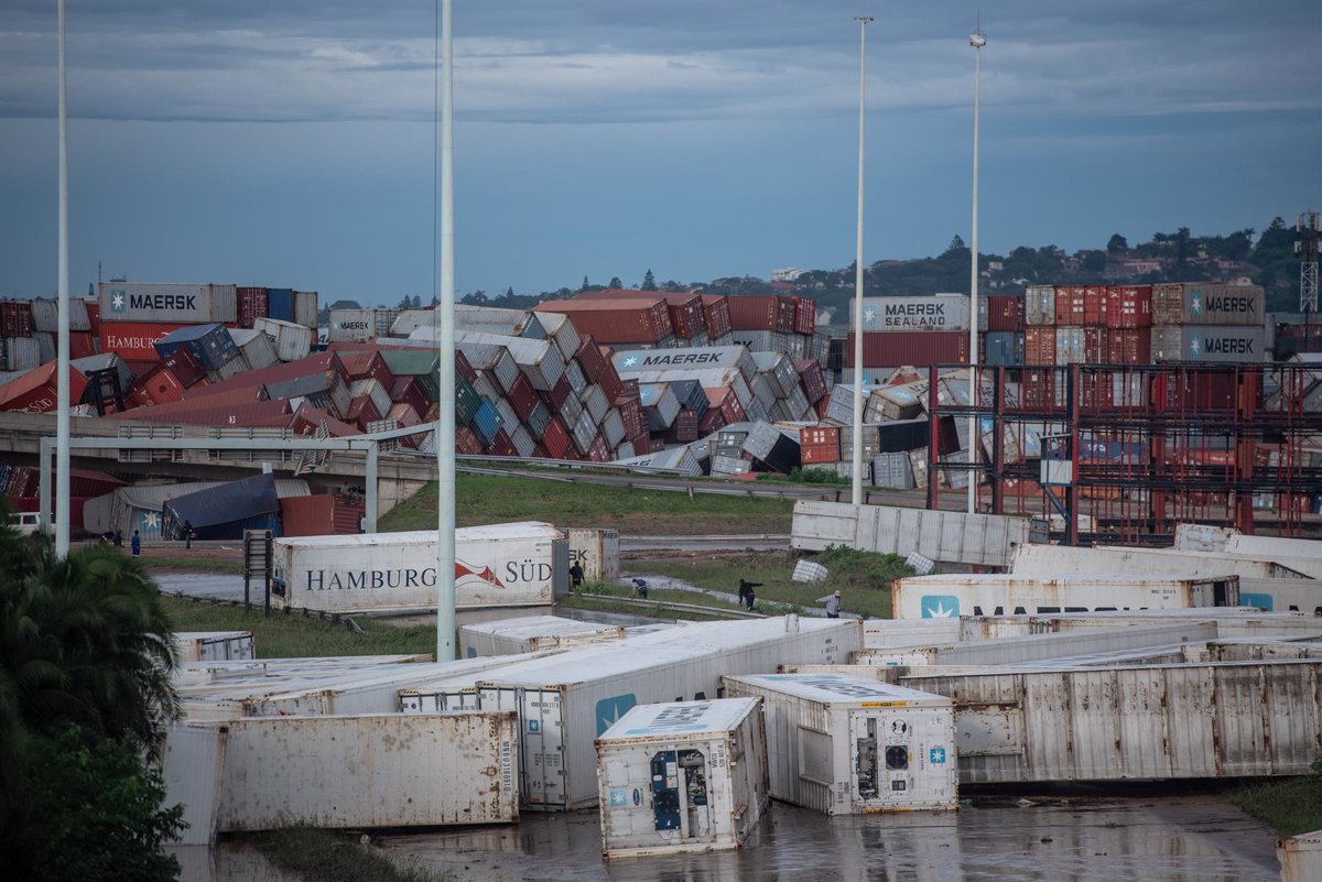 Gobierno sudafricano declaró catástrofe nacional por inundaciones que dejaron 443 muertos y más de 60 desaparecidos