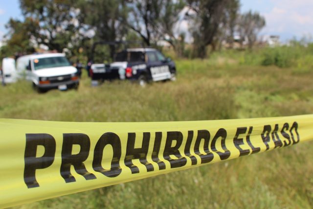 En Cuautlancingo, hallan cadáver embolsado en el río Atoyac