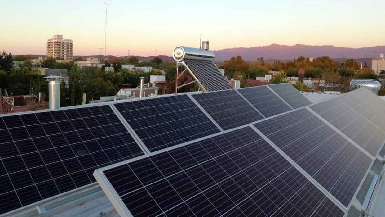 Proyecto que promueve mayor participación de energías renovables en la matriz eléctrica será votado este miércoles en la Comisión de Minería del Senado