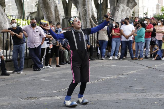 Protestan payasos del zócalo contra agresiones del Ayuntamiento