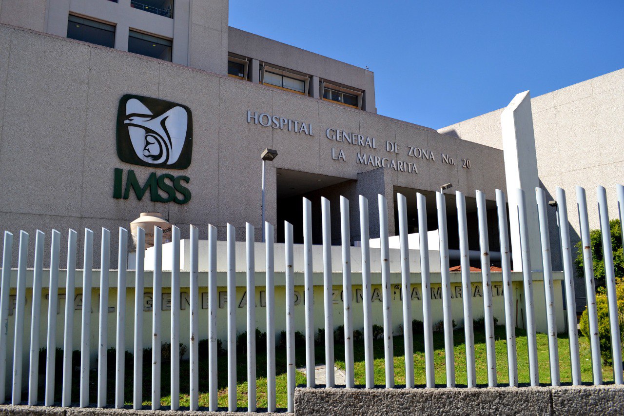 Miembros del Fenis denuncian irregularidades de la delegada del IMSS en Puebla