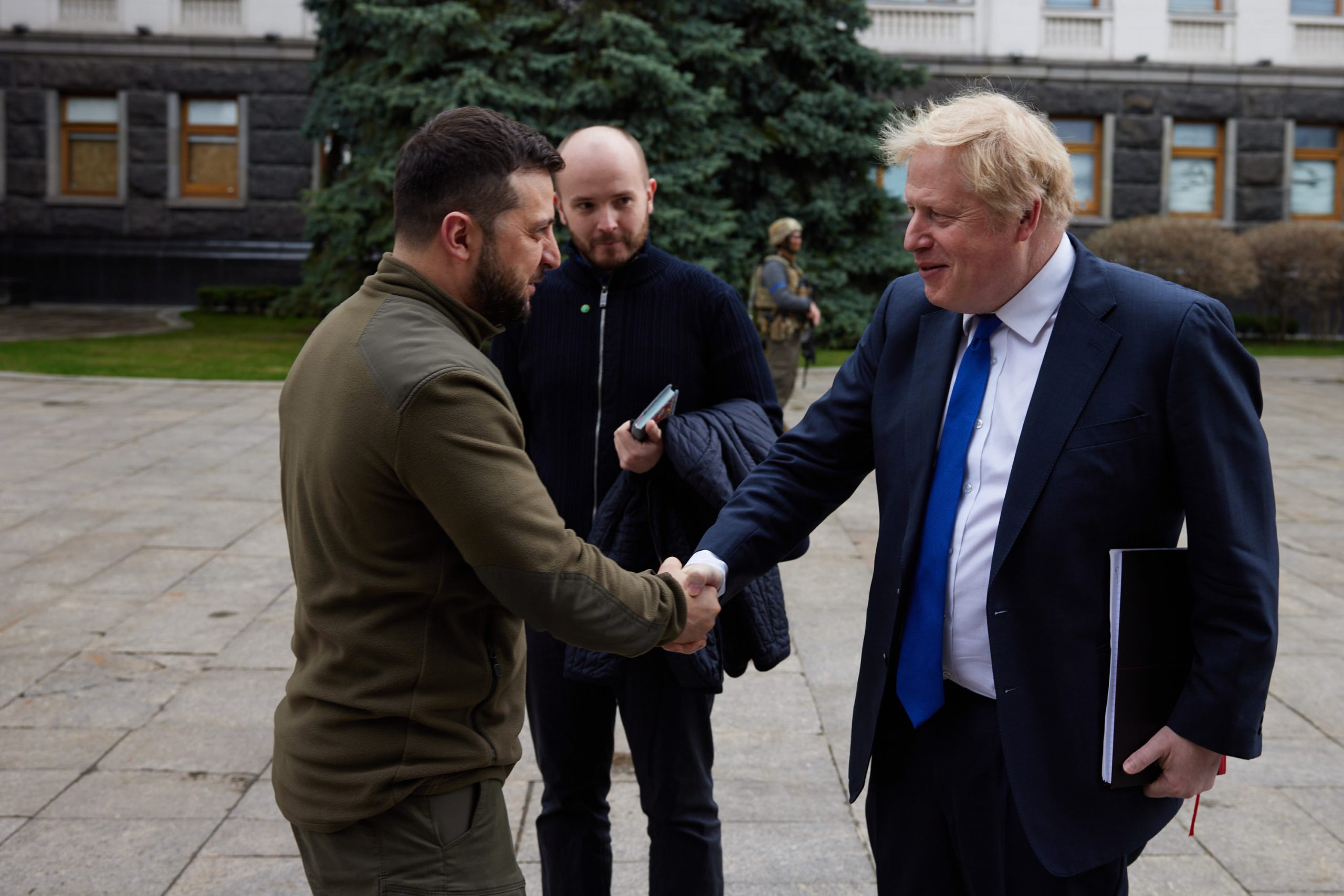 Ucrania recibe visita sorpresa del primer ministro británico