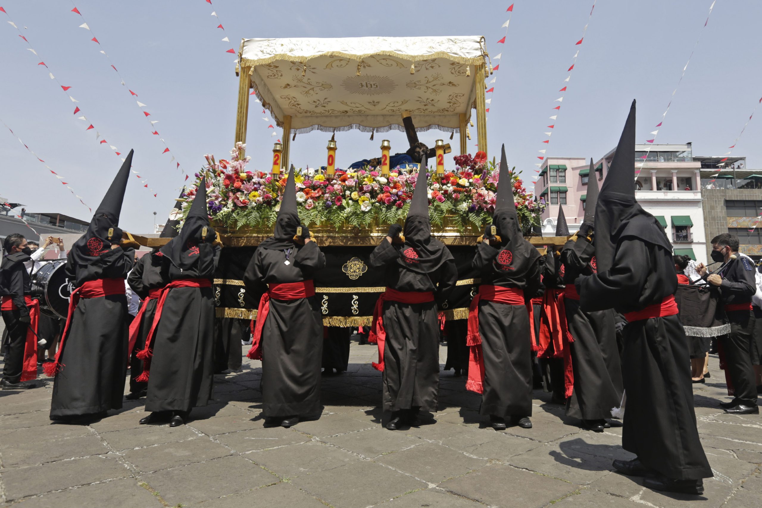 Inicia Procesión del Viernes Santo en Puebla, la más grande de Latinoamérica