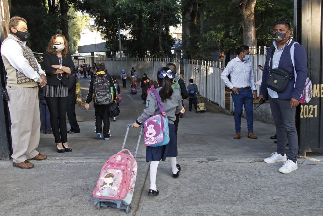 Más de un millón de alumnos regresan a clases; no necesitan usar uniformes